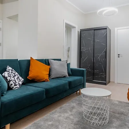 *stylish And Cozy* 1bd Flat In The Heart Of *